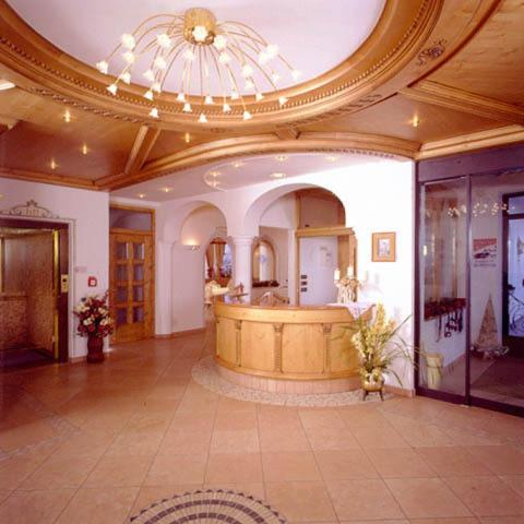 Hotel Scoiattolo Селва ди Вал Гардена Екстериор снимка