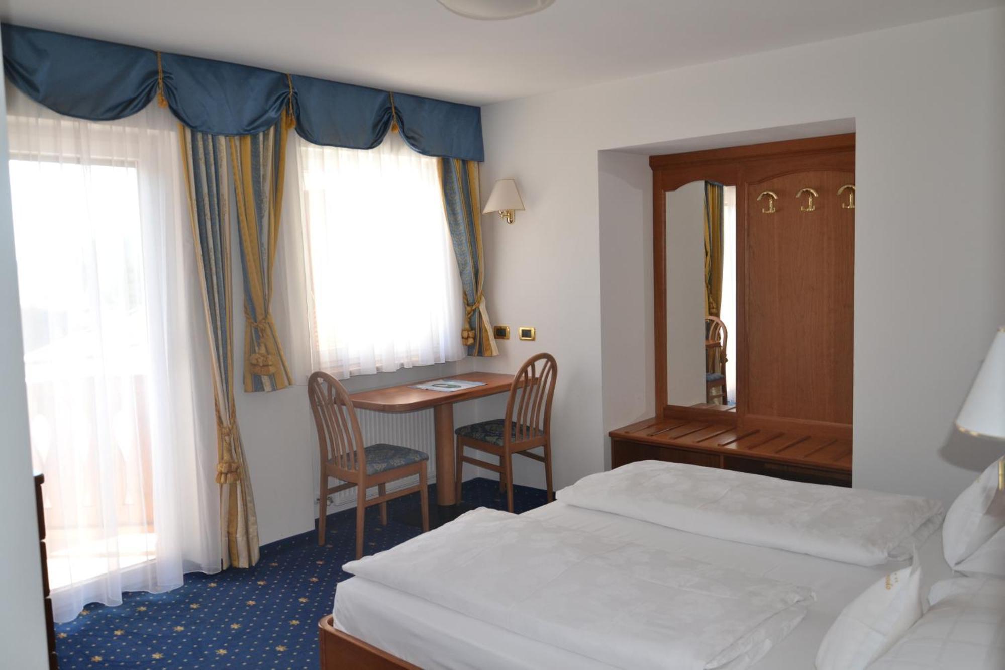 Hotel Scoiattolo Селва ди Вал Гардена Екстериор снимка